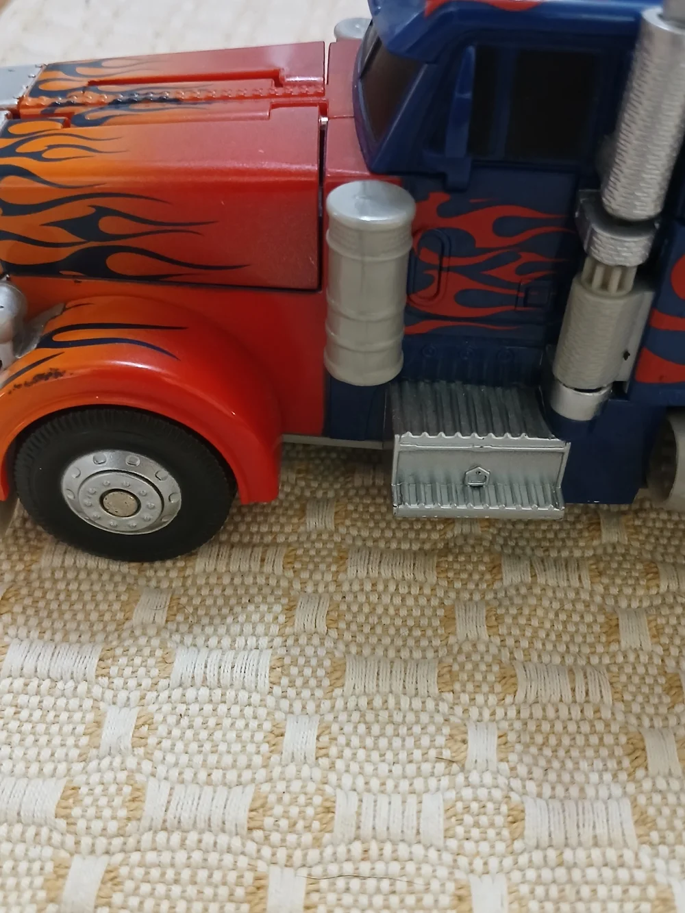 2010 - TRANSFORMERS - OPTIMUS PRIME HAULER Action Figure HASBRO